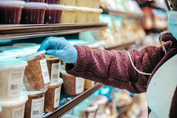 Comment une entreprise peut-elle assurer la conformité légale des étiquettes de produits alimentaires exportés hors UE ?